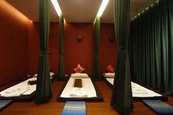 长沙芙蓉区泰式按摩的被动瑜伽：当身体被折叠成诗